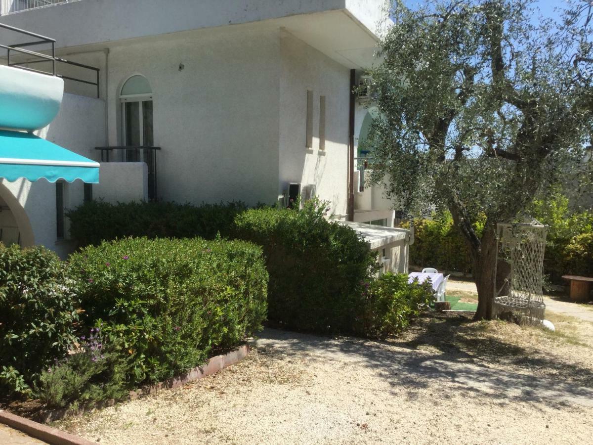 Residence I Faraglioni Mattinata Exterior photo
